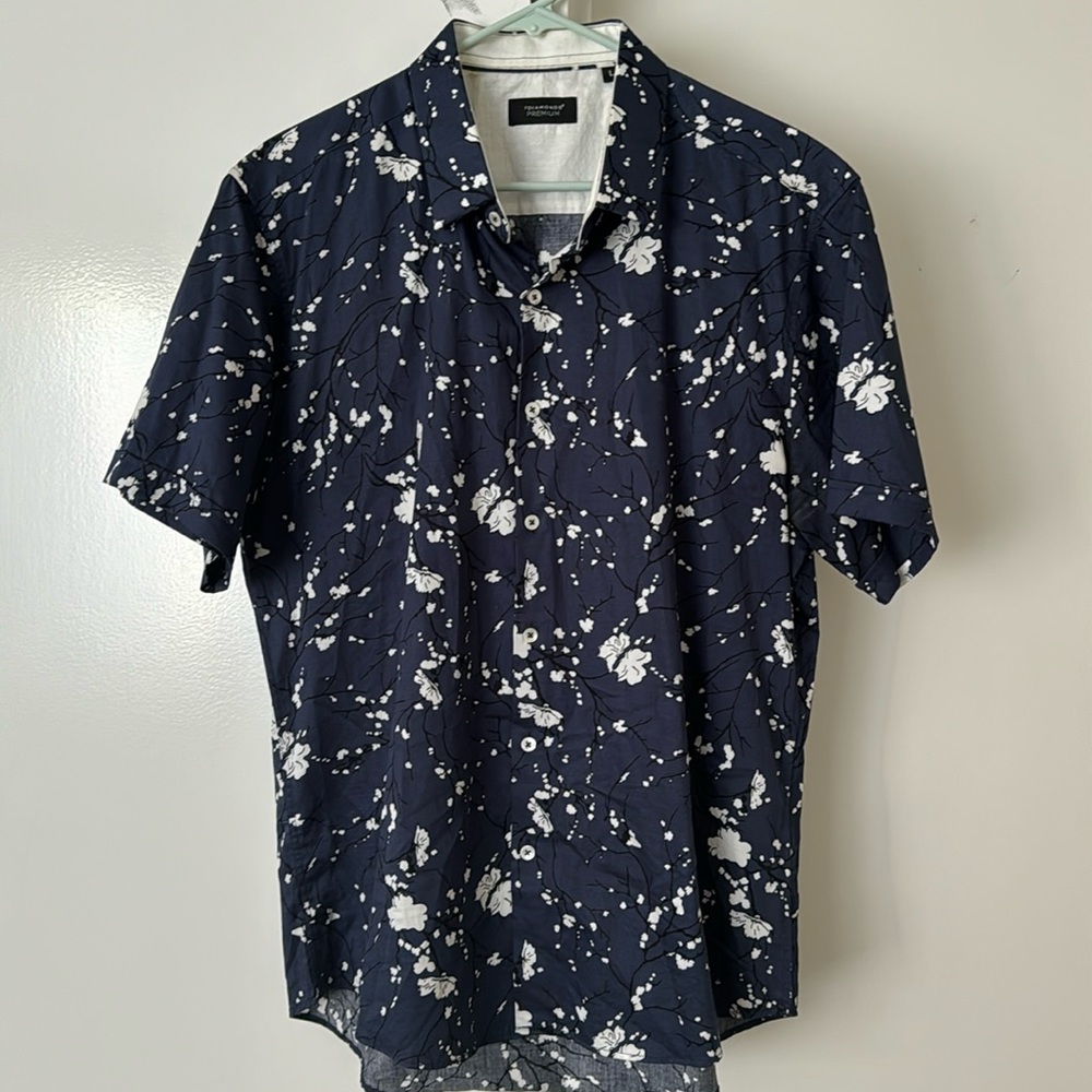 7 diamonds short sleeve button down.